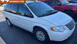 2005 Chrysler Town and Country LX