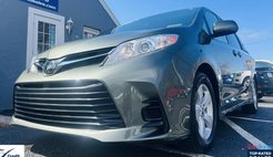 2020 Toyota Sienna LE 7-Passenger FWD with Auto-Access Seat