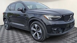 2023 Volvo XC40 B5 Plus Dark Theme