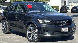 2025 Volvo XC40 B5 Plus Dark Theme