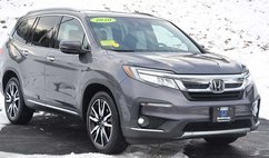 2020 Honda Pilot Touring w/Rear Captain's Chairs