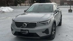 2025 Volvo XC40 B5 Core Bright Theme