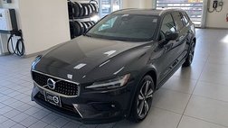 2025 Volvo V60 Cross Country B5 Plus