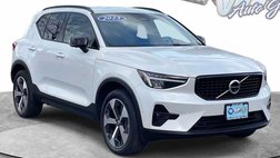 2023 Volvo XC40 B5 Plus Dark Theme