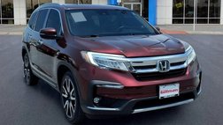 2022 Honda Pilot Touring w/Rear Captain's Chairs