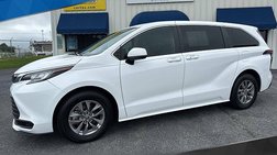 2022 Toyota Sienna LE 8-Passenger