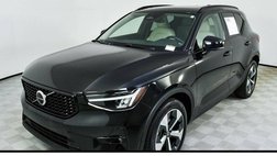2023 Volvo XC40 B5 Ultimate Dark Theme