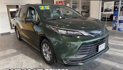 2025 Toyota Sienna LE 8-Passenger