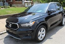 2022 Volvo XC40 T5 Momentum