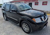 2010 Nissan Pathfinder LE