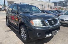 2011 Nissan Pathfinder LE