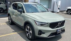 2024 Volvo XC40 B5 Plus Dark Theme