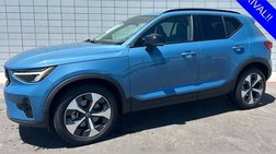 2023 Volvo XC40 B4 Ultimate Dark Theme