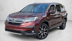 2021 Honda Pilot Touring w/Rear Captain's Chairs
