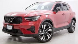 2023 Volvo XC40 B5 Plus Dark Theme