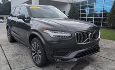 2022 Volvo XC90 T6 Momentum 6-Passenger