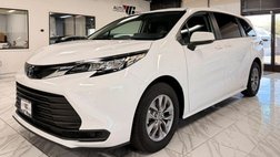 2022 Toyota Sienna LE 8-Passenger