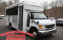 2005 Ford E-350 Base