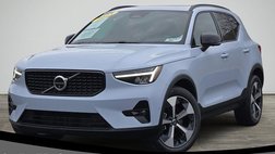 2025 Volvo XC40 B5 Plus Dark Theme