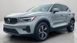 2025 Volvo XC40 B5 Core Bright Theme