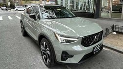 2023 Volvo XC40 B5 Plus Dark Theme
