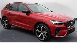 2023 Volvo XC60 B5 Ultimate Dark Theme