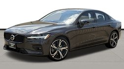 2023 Volvo S60 B5 Ultimate Dark Theme