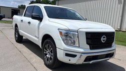 2023 Nissan Titan SV
