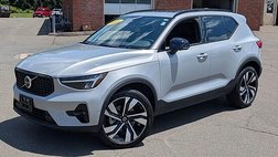 2025 Volvo XC40 B5 Plus Dark Theme