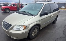 2006 Chrysler Town and Country Base
