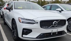 2024 Volvo S60 B5 Ultimate Dark Theme