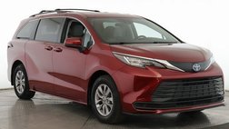 2022 Toyota Sienna LE 8-Passenger