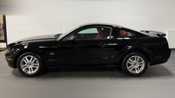 2005 Ford Mustang GT Deluxe