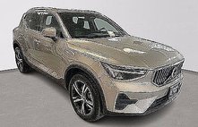 2025 Volvo XC40 B5 Core Bright Theme