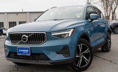 2025 Volvo XC40 B5 Core Bright Theme