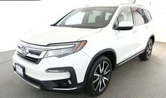 2022 Honda Pilot Touring w/Rear Captain's Chairs