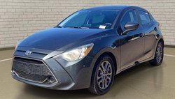 2020 Toyota Yaris Hatchback LE