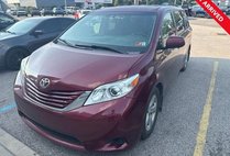 2017 Toyota Sienna LE 7-Passenger Auto Access Sea