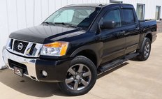 2015 Nissan Titan SV