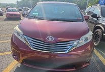 2017 Toyota Sienna XLE 7-Passenger