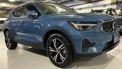 2025 Volvo XC40 B5 Core Bright Theme