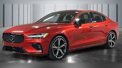 2023 Volvo S60 B5 Plus Dark Theme