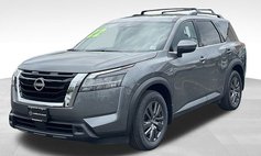 2022 Nissan Pathfinder SV
