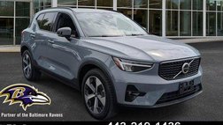 2023 Volvo XC40 B5 Ultimate Dark Theme