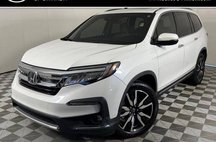 2020 Honda Pilot Touring w/Rear Captain's Chairs