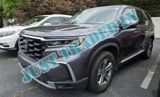2023 Honda Pilot EX-L w/Rear Captain's Chairs