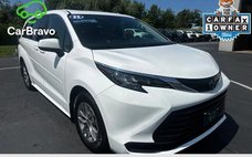 2025 Toyota Sienna LE 8-Passenger