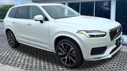 2022 Volvo XC90 T6 Momentum 7-Passenger