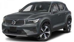 2025 Volvo XC40 B5 Ultra Bright Theme