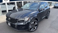 2025 Volvo XC40 B5 Plus Dark Theme